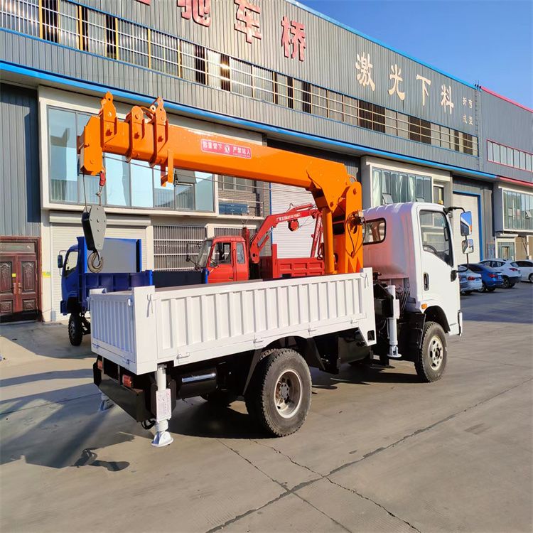 新巴尔虎右旗三轮随车吊定制 农用改装机自备吊中瑞长期出售